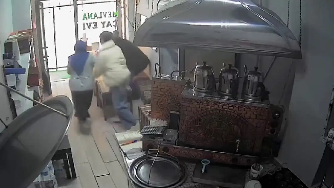 Deprem'e çay ocağında yakalandılar!