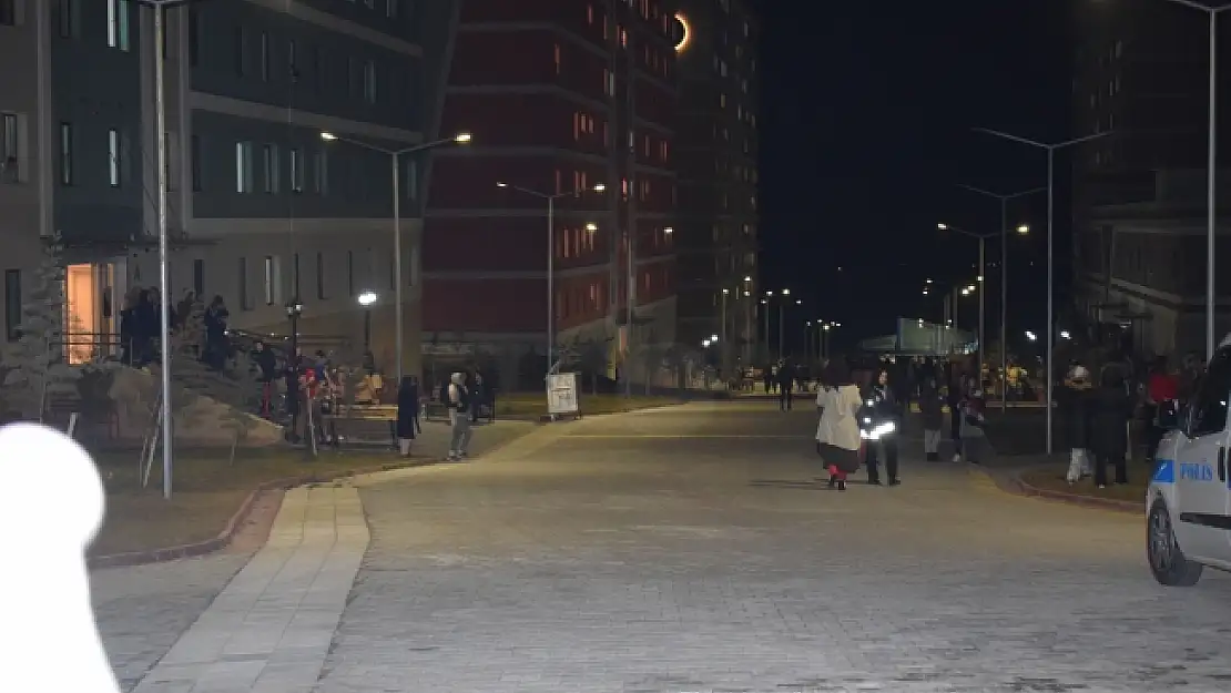Malatya'da deprem olacak söylentisi yüzlerce öğrenciyi sokağa döktü!