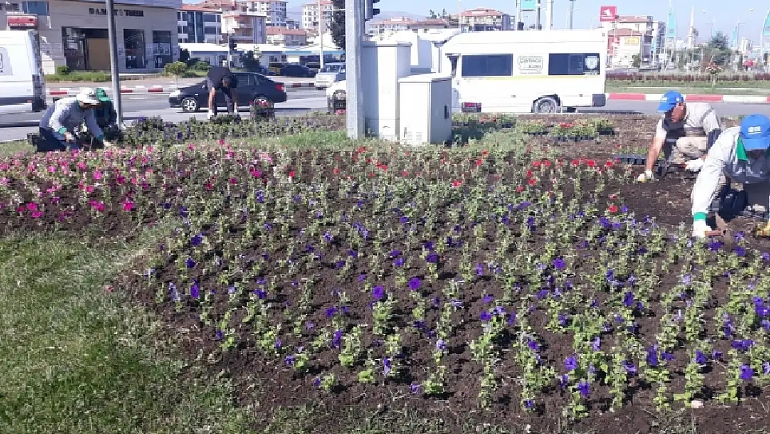 Malatya'da parklar ve refüjler yenileniyor