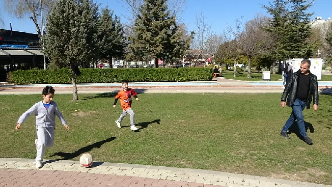 Malatya'da güzel hava 'kışı' unutturdu