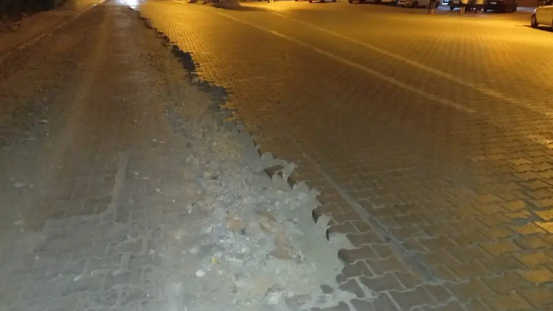 Yoldaki çukur sürücülerin kabusu oluyor