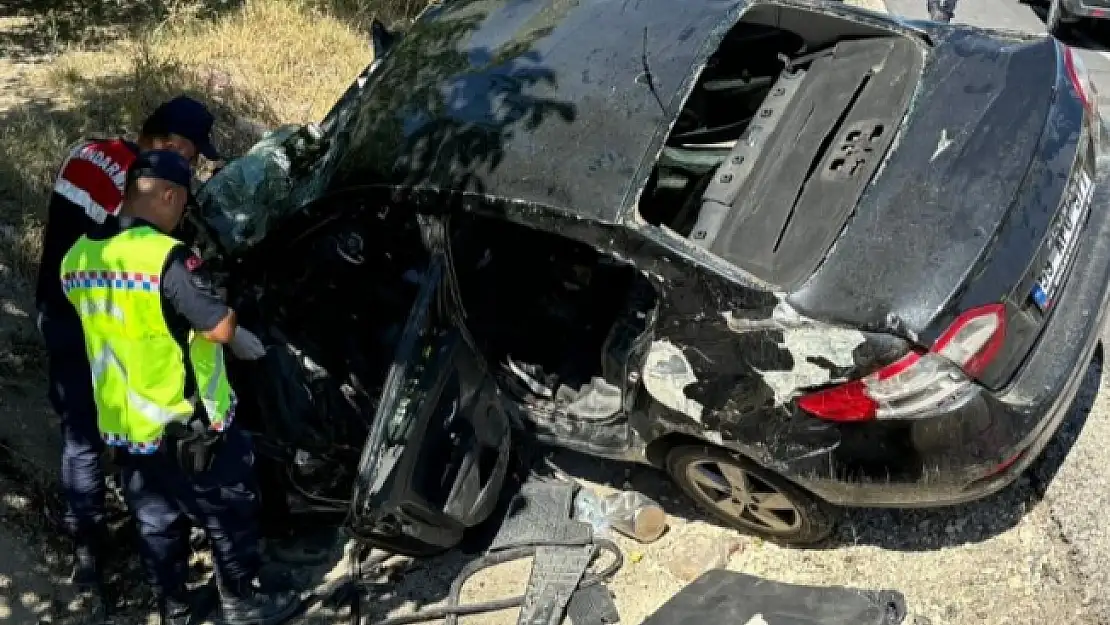 Devrilen otomobilde bulunan 3 kişi öldü, 1 ağır yaralı