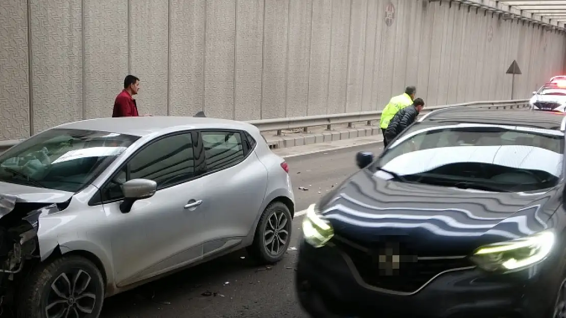 Malatya'da altgeçitte zincirleme kaza: 2 yaralı