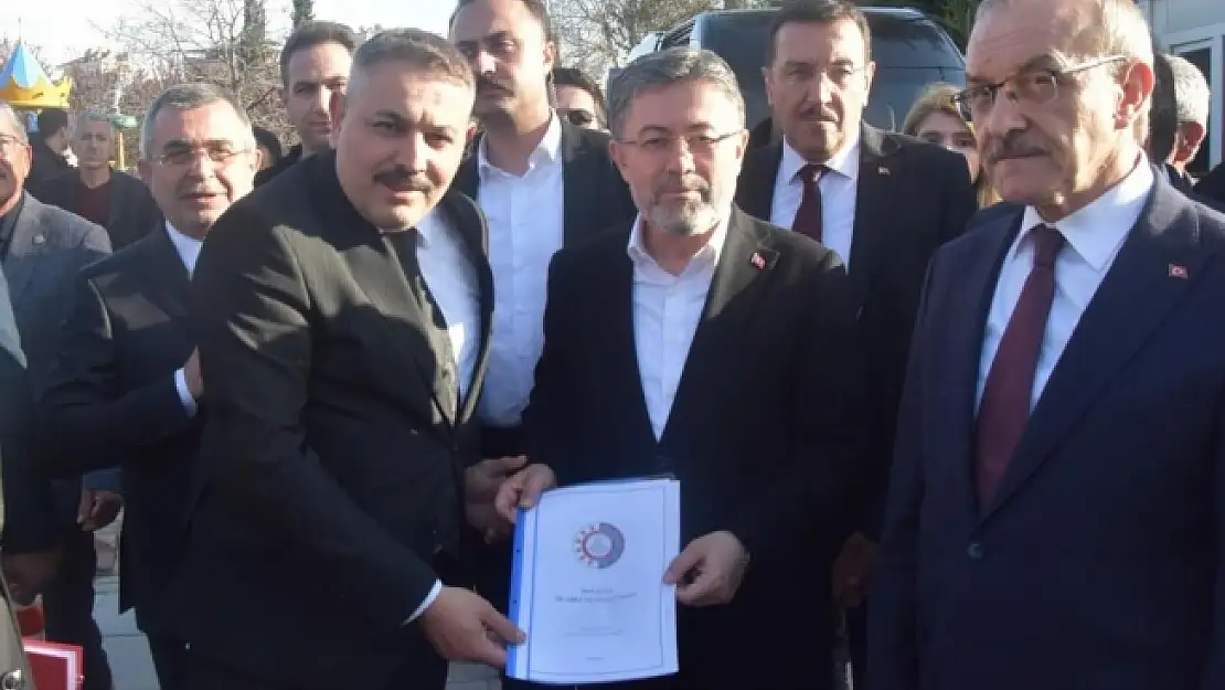 Başkan Sadıkoğlu dosya sundu