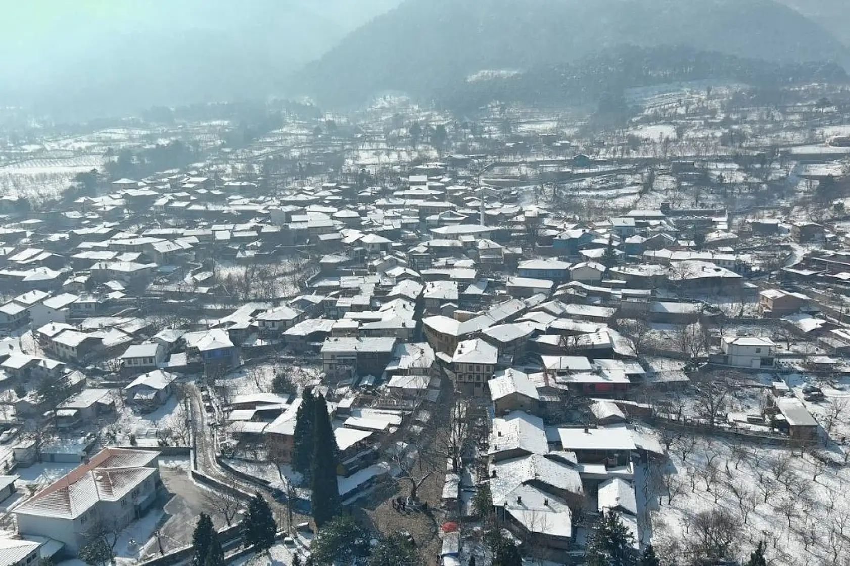 Beyazlara bürünen Gölyazı ve Cumalıkızık havadan böyle görüntülendi