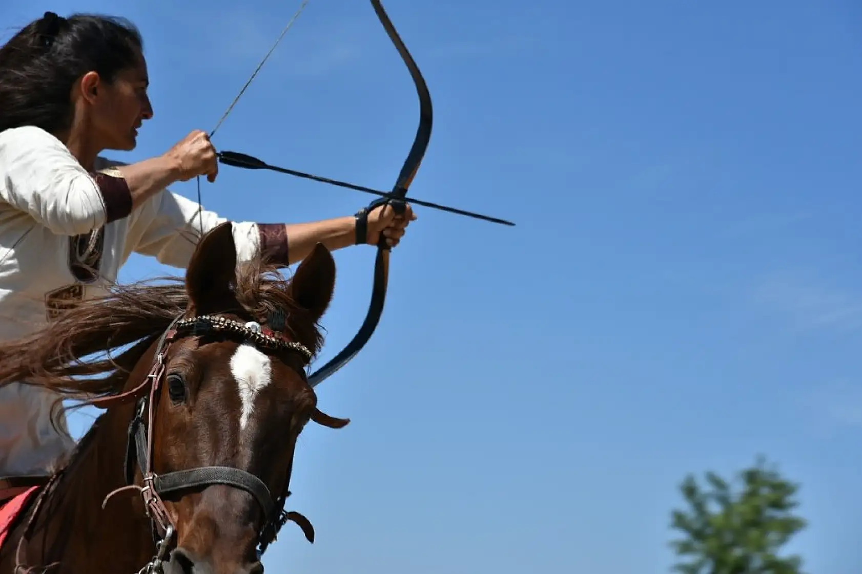 Sındırgı'da sınırları aşan Atlı Okçuluk yarışması