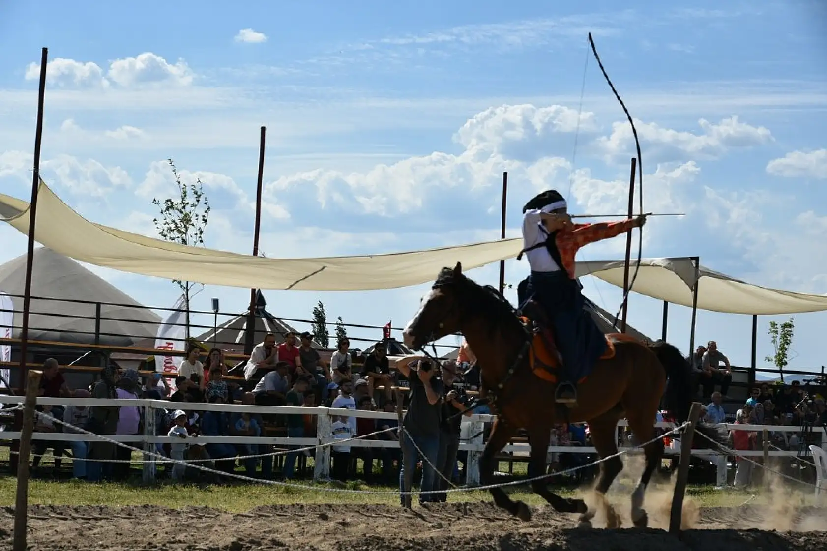 Sındırgı'da sınırları aşan Atlı Okçuluk yarışması