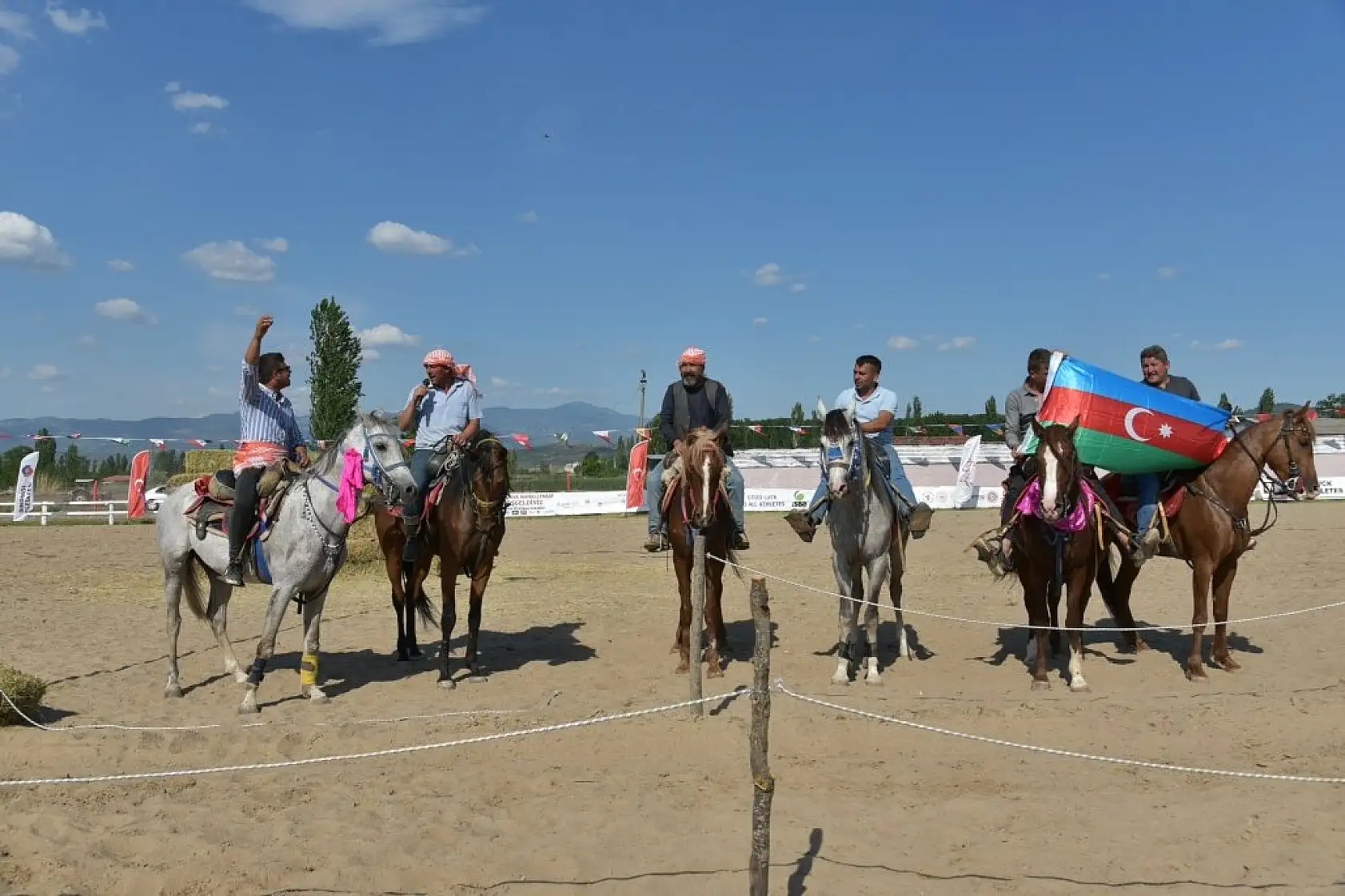 Sındırgı'da sınırları aşan Atlı Okçuluk yarışması