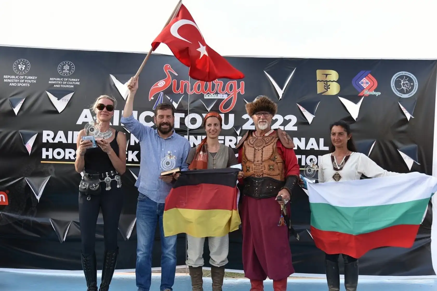 Sındırgı'da sınırları aşan Atlı Okçuluk yarışması