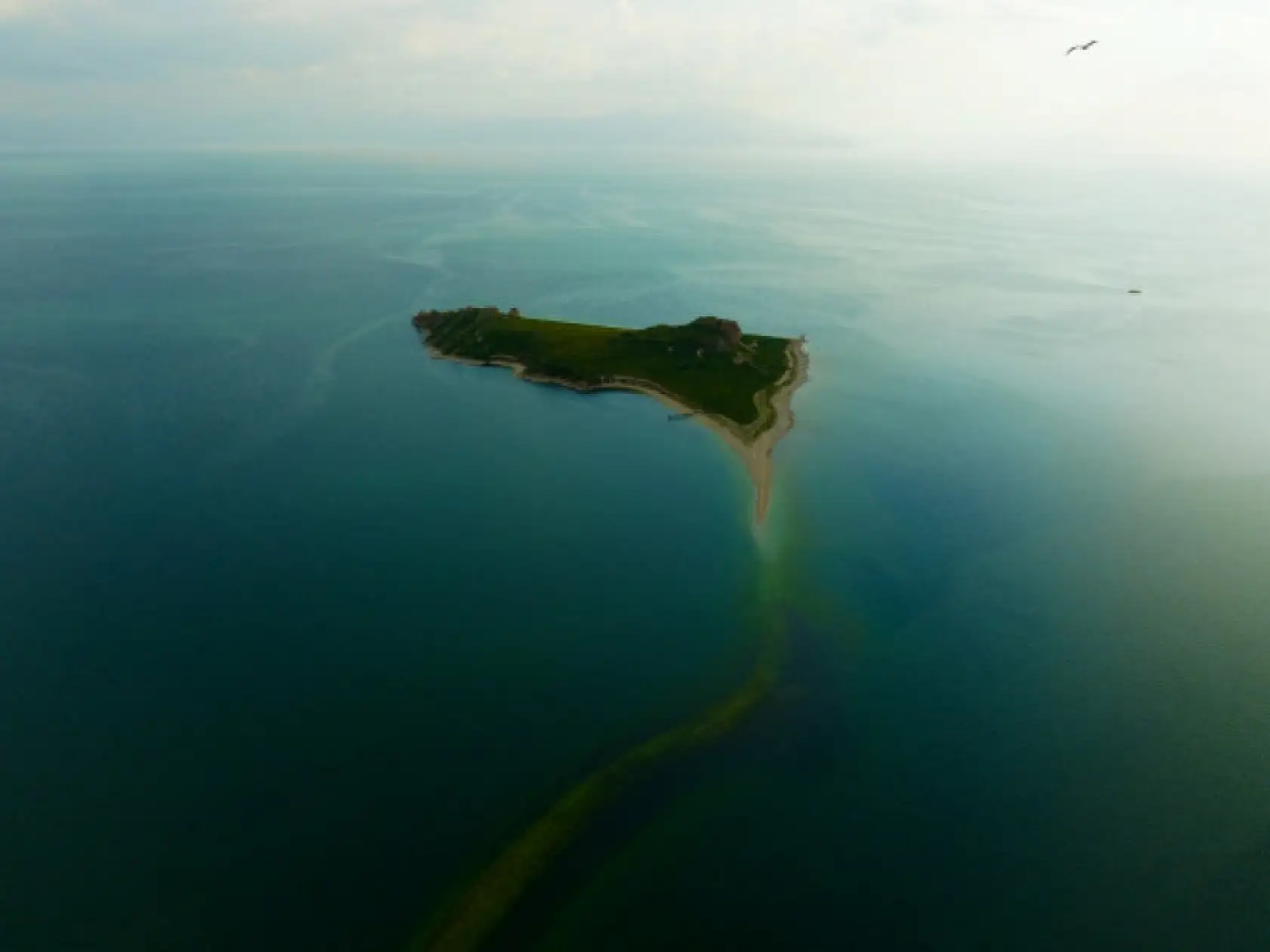 Doğa harikası Çarpanak Adası, yarımadaya dönüşüyor