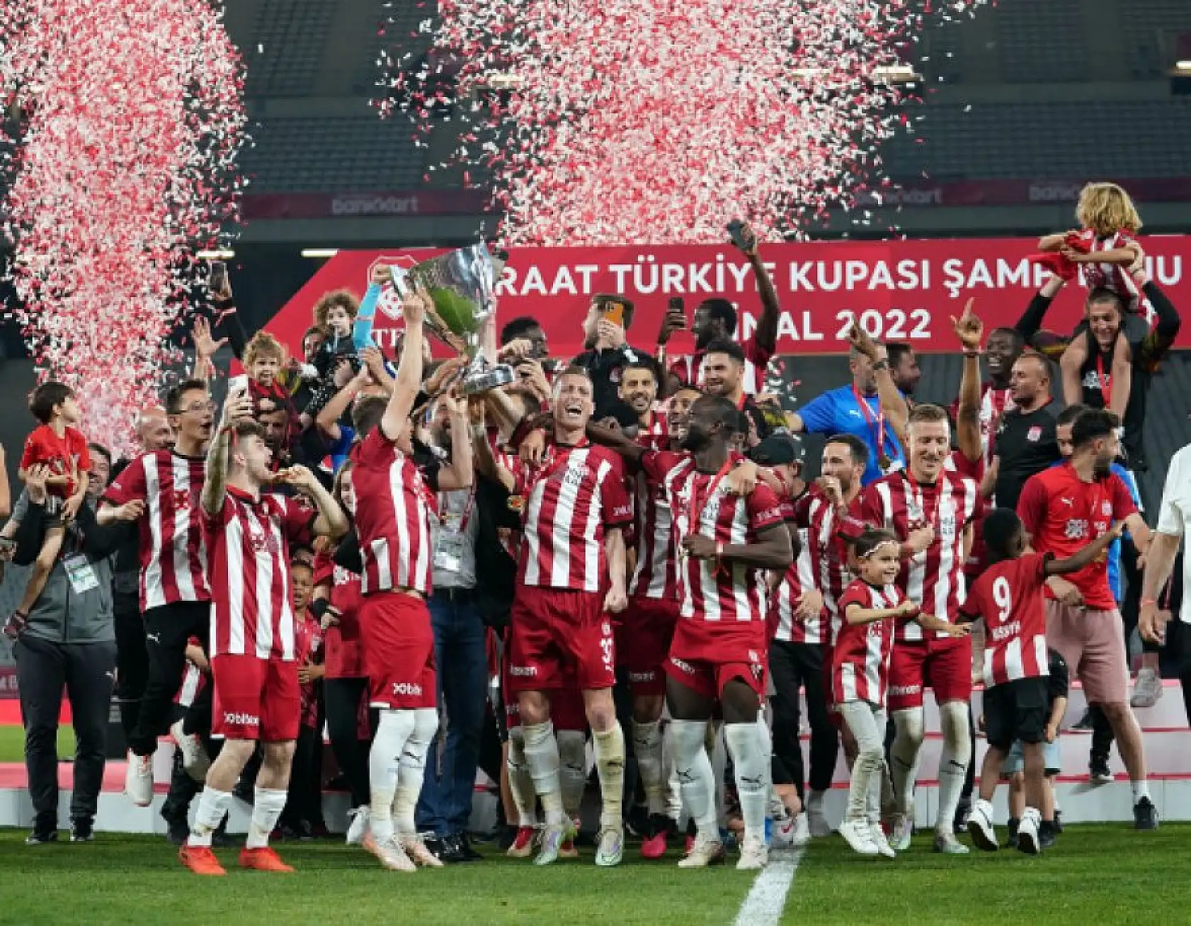 Sivasspor kupasını aldı