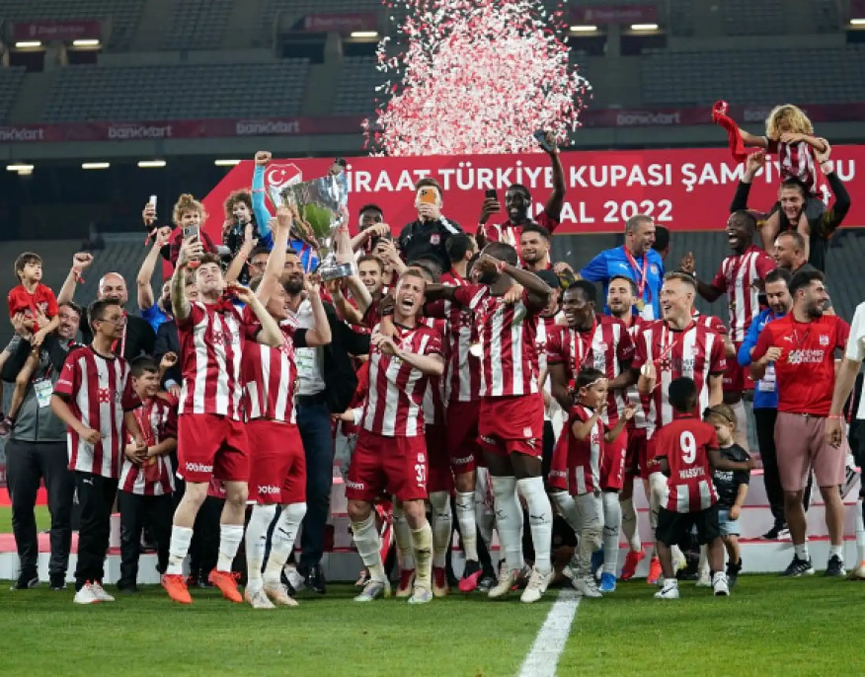 Sivasspor kupasını aldı
