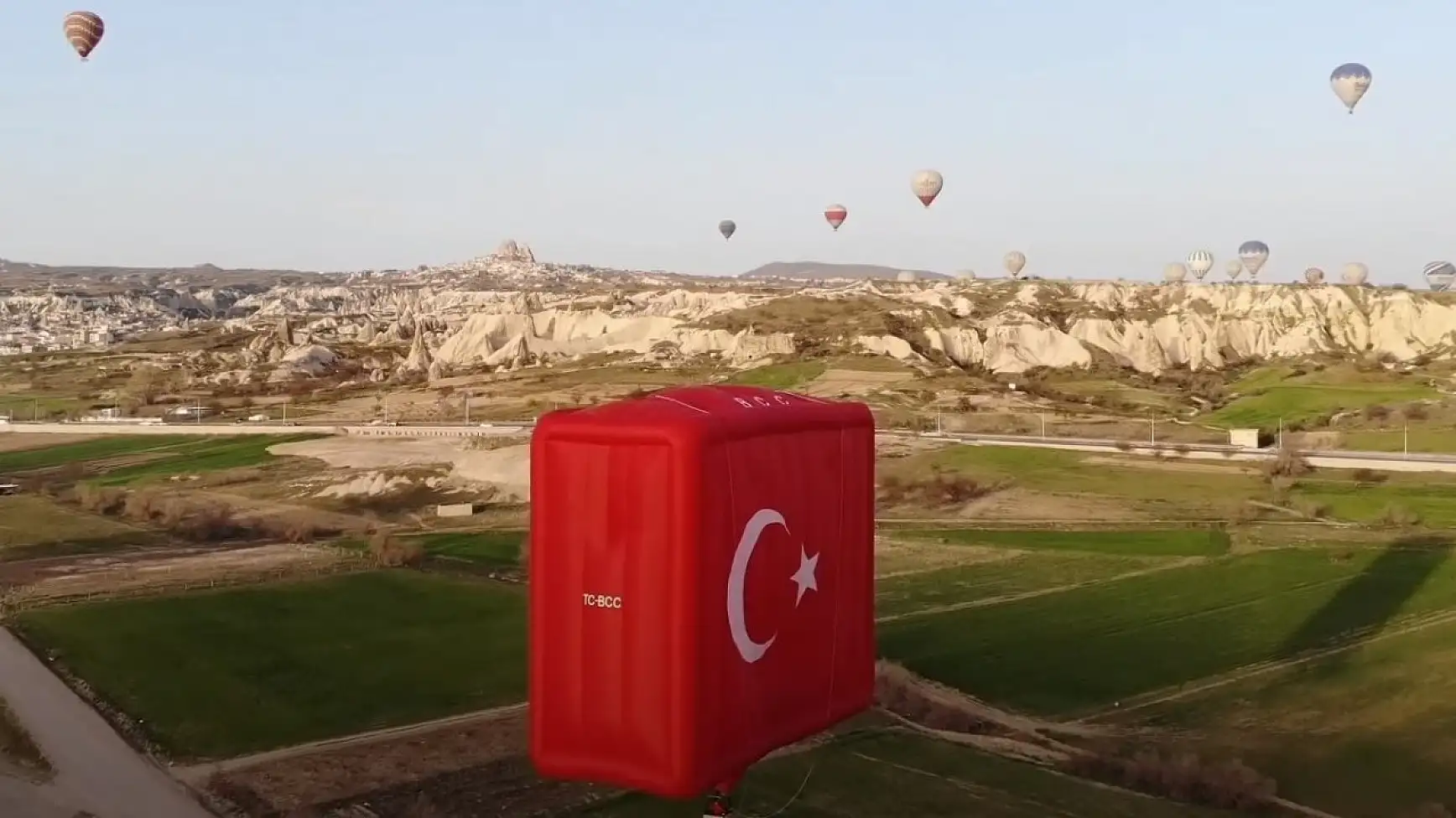 Dünyanın en büyük bayrak figürlü balonu!