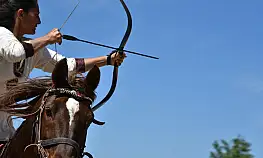 Sındırgı'da sınırları aşan Atlı Okçuluk yarışması