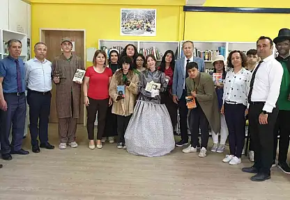 Masal kahramanlarını canlandıran öğrenciler, miniklere kitap sevgisini aşıladı