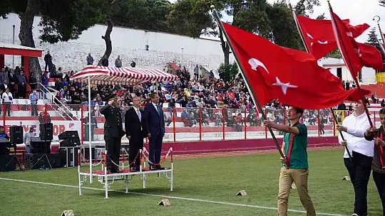 19 Mayıs Atatürk'ü Anma, Gençlik ve Spor Bayramı Ayvalık'ta kutlandı