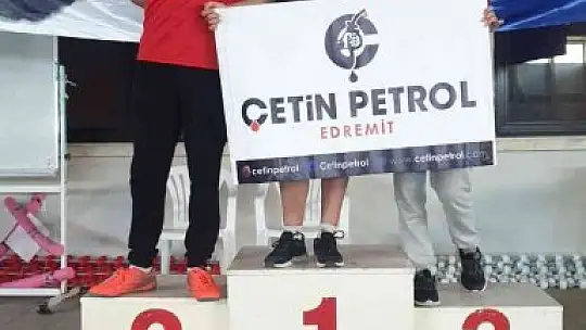 Ailece madalya ile döndüler