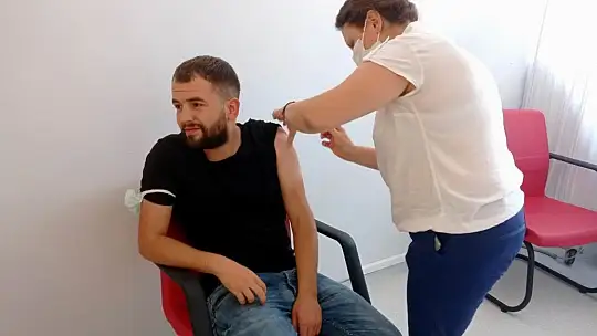 AK Parti'den aşı kampanyasına tam destek