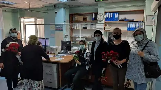 AK Partili kadınlar hemşireleri unutmadı