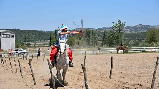 Akıncı Toyu Atlı Okçuluk yarışmasının ilk günü tamamlandı