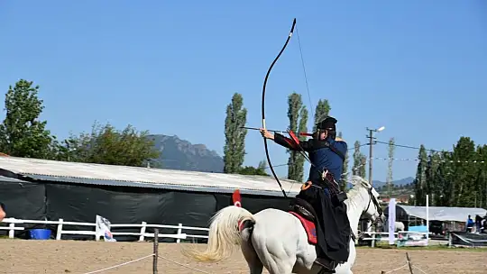 Akıncı Toyu Atlı Okçuluk yarışmasının ilk günü tamamlandı