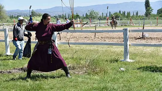 Akıncı Toyu Atlı Okçuluk yarışmasının ilk günü tamamlandı