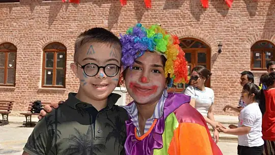 Altıeylül'de sevgiye engel yok