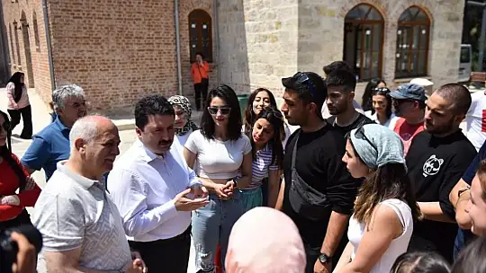 Altıeylül'de sevgiye engel yok