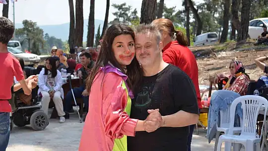 Altıeylül'de sevgiye engel yok