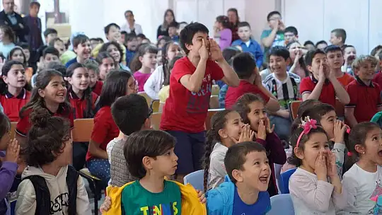 Altıeylül kent sahnesi çocuklarla buluşmaya devam ediyor