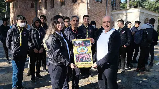 Altıeylül'lü gençler doğa yürüyüşü düzenledi