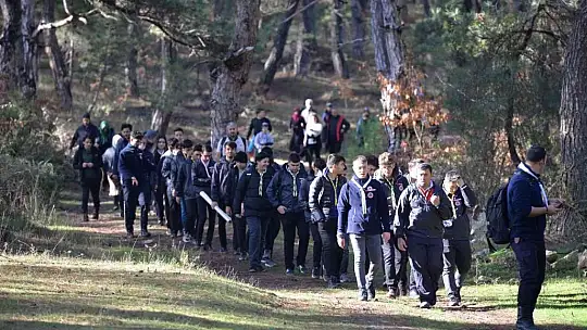 Altıeylül'lü gençler doğa yürüyüşü düzenledi