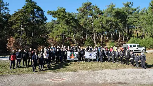 Altıeylül'lü gençler doğa yürüyüşü düzenledi