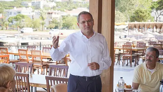 Ayvalık Kent Konseyi Kadın Meclis Üyeleri altı ayda 99 bin maske üretti