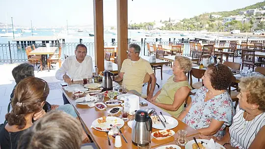 Ayvalık Kent Konseyi Kadın Meclis Üyeleri altı ayda 99 bin maske üretti