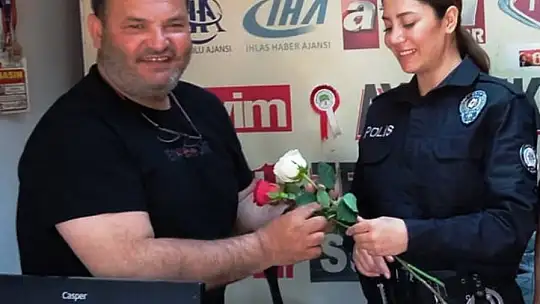Ayvalık Polisi'nden engelli gazeteciye jest