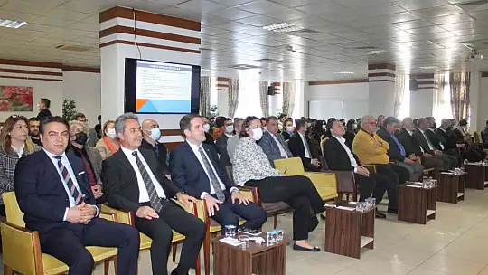 Ayvalık'ta  'Turizmde Güncel Yaklaşımlar, İstihdam ve Kariyer Fırsatları' masaya yatırıldı