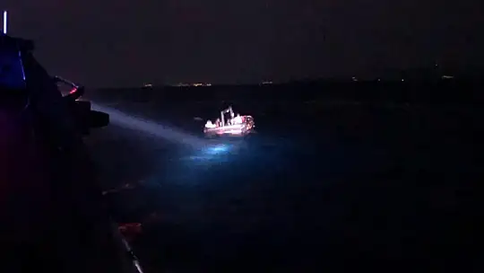 Ayvalık'ta 19 göçmen kurtarıldı