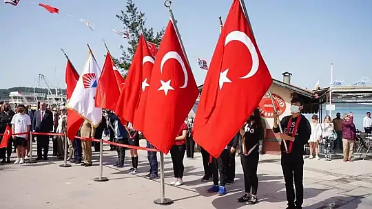Ayvalık'ta 23 Nisan coşkusu zirveye taşındı