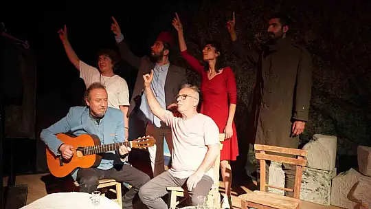 Ayvalık'ta 99 yıl sonra yeniden belediye tiyatrosu kuruldu