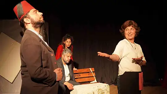 Ayvalık'ta 99 yıl sonra yeniden belediye tiyatrosu kuruldu