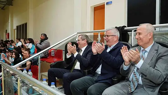 Ayvalık'ta Başkan Ergin'den down sendromlu çocuklara sürpriz