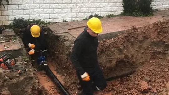 Ayvalık'ta BASKİ ekipleri zor kış koşullarında çalışmalarını sürdürüyor