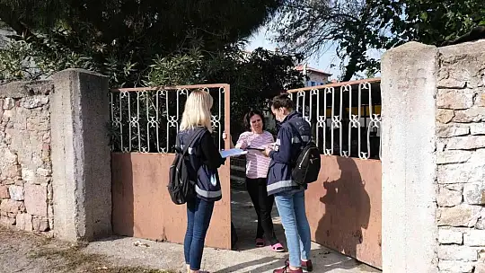 Ayvalık'ta böyle anket görmeyen vatandaş önce şaşırdı, sonra memnun oldu