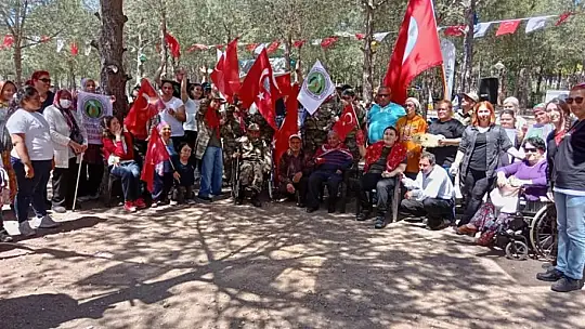 Ayvalık'ta engellilerin askerlik heyecanı