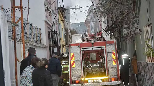 Ayvalık'ta ev yangını korkuttu
