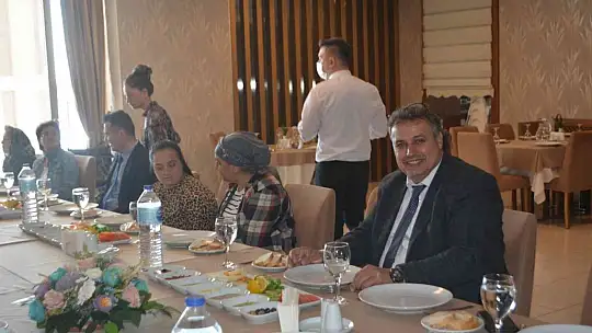 Ayvalık'ta Kaymakam Yaman'dan engellilere kahvaltılı jest