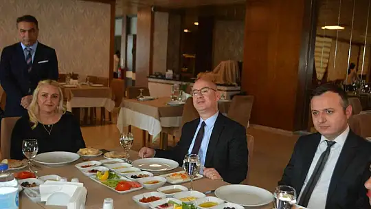 Ayvalık'ta Kaymakam Yaman'dan engellilere kahvaltılı jest