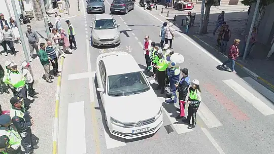 Ayvalık'ta Kaymakam Yaman'dan 'Yayalar İçin 5 Adımda Güvenli Trafik' etkinliğine tam destek