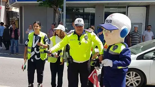 Ayvalık'ta Kaymakam Yaman'dan 'Yayalar İçin 5 Adımda Güvenli Trafik' etkinliğine tam destek